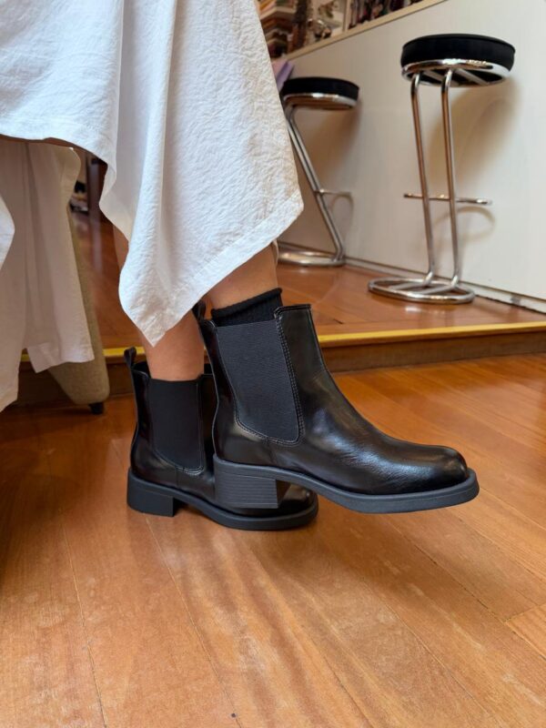 Bota Tina